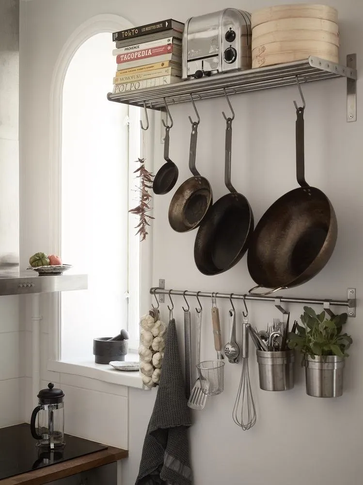 图片:北欧风格厨房与餐厅,装饰与DIY,公寓,瑞典,极简主义,黑色,米色,斯德哥尔摩,小户型公寓灵感,如何装饰小公寓,小户型设计,不超过40平方米 – 我们网站上的照片