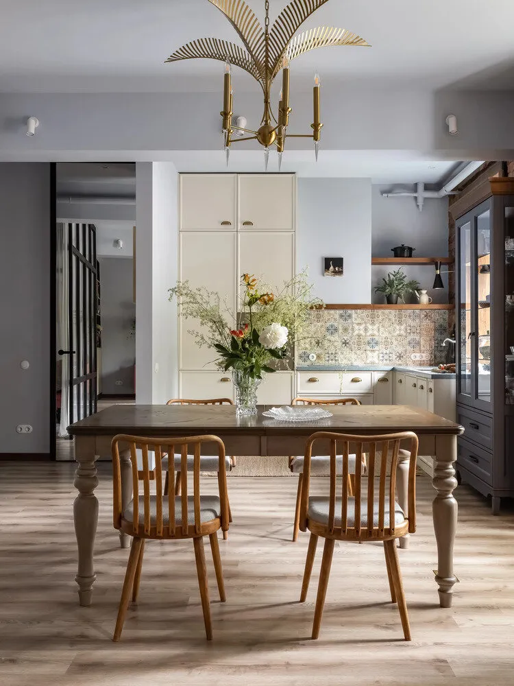 Foto: im Stil von, Wohnzimmerinterior, Interior-Stil, Innenraumdesign, Tipps, Renovierung, Vintage, Stalin-Appartement-Interieur, Innenraumdesign in Stalin-Appartements, Stalin-Appartement, Budget-Renovierung, Umwandlung von Stalin-Appartements, Renovierung in Stalin-Appartementen, Design in Stalin-Appartementen, Umwandlung in Stalin-Appartementen, Vintage im Interieur – Fotos auf unserer Website