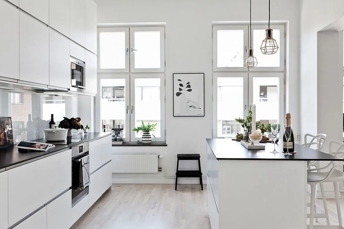 照片：现代、北欧风格厨房和餐厅，室内装饰，公寓，瑞典，家具与灯光，北欧室内设计，公寓照明，如何为房间选择照明，3个房间，超过90平方米 – 网站上的照片