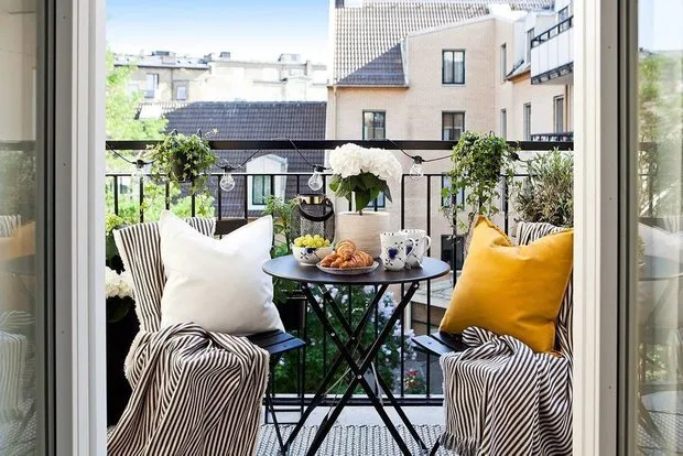 照片：现代、北欧风格阳台，室内装饰，公寓，瑞典，家具与灯光，北欧室内设计，公寓照明，如何为房间选择照明，3个房间，超过90平方米 – 网站上的照片