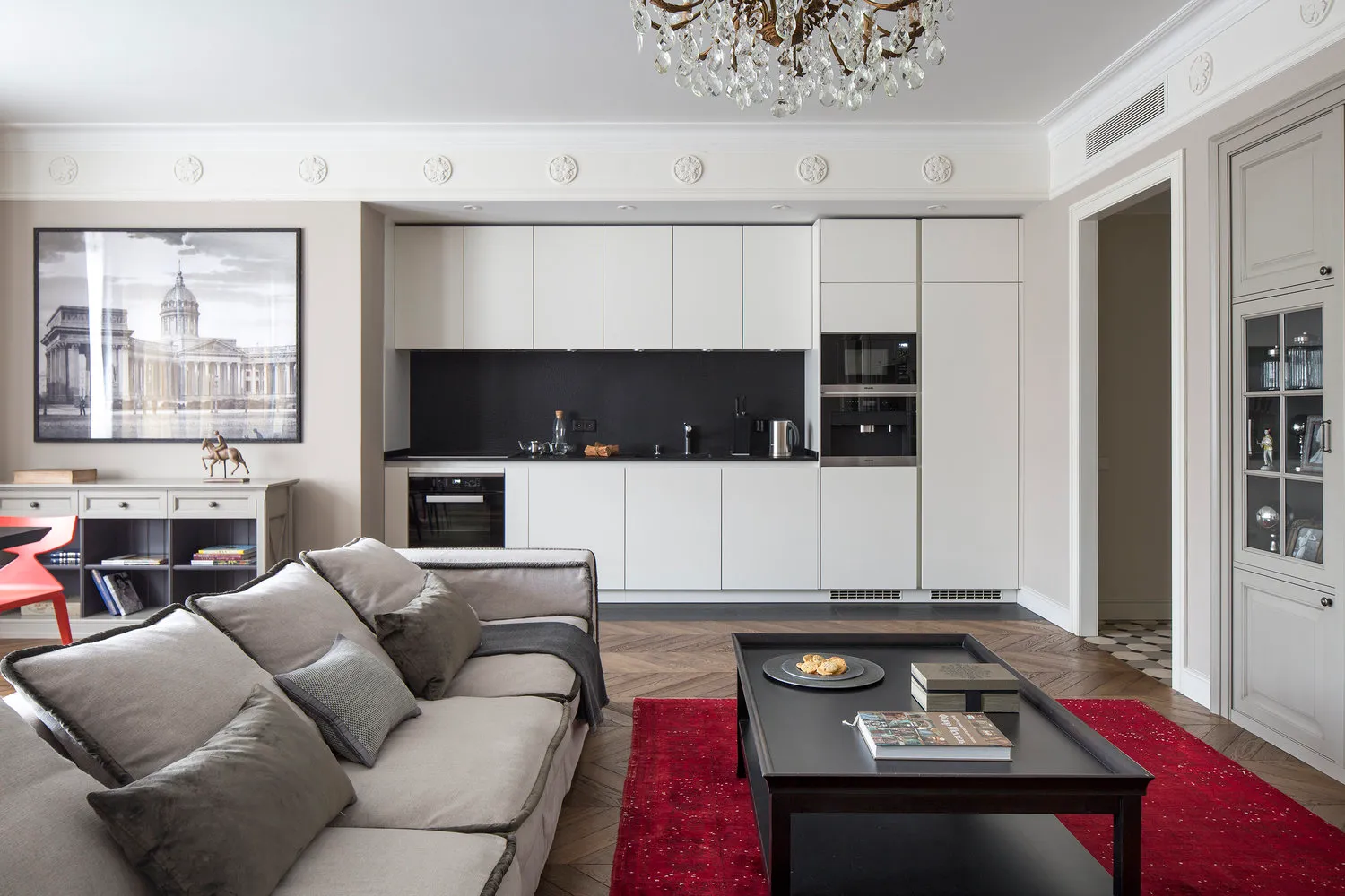 设计：伊琳娜·特拉夫金娜，纳塔莉亚·塔拉谢维奇。