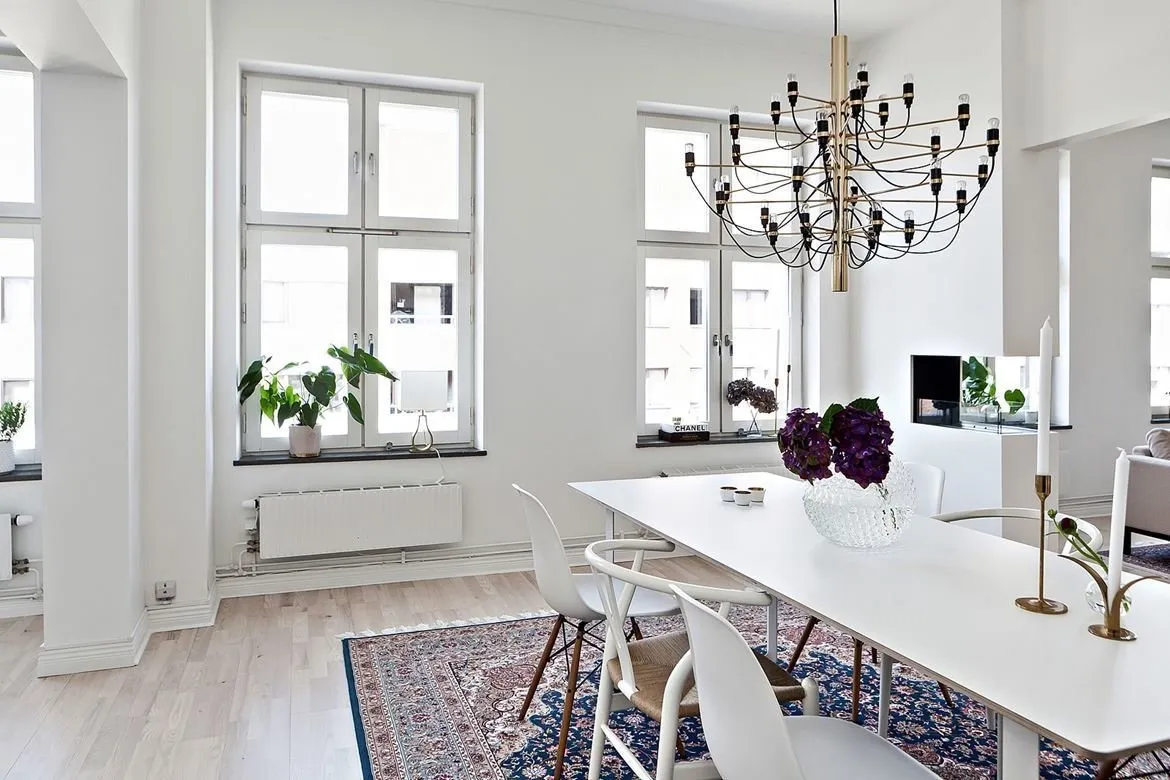 照片：现代、北欧风格厨房和餐厅，室内装饰，公寓，瑞典，家具与灯光，北欧室内设计，公寓照明，如何为房间选择照明，3个房间，超过90平方米 – 网站上的照片