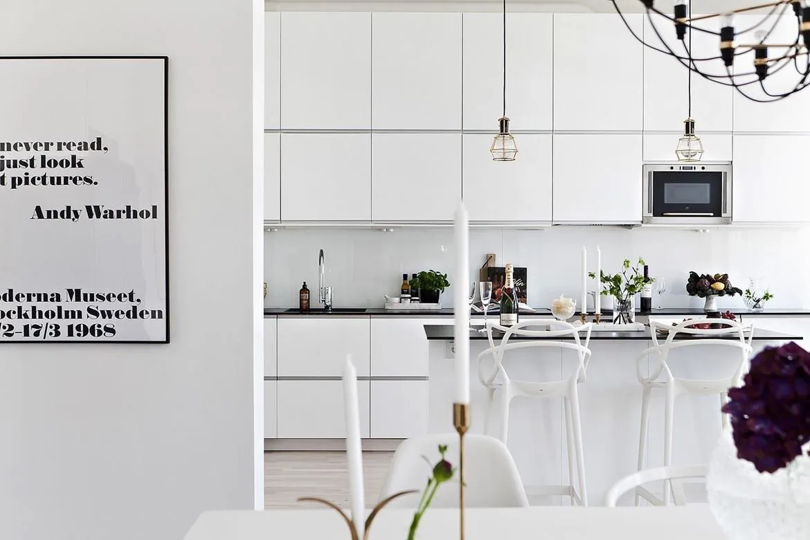 照片：现代、北欧风格厨房和餐厅，室内装饰，公寓，瑞典，家具与灯光，北欧室内设计，公寓照明，如何为房间选择照明，3个房间，超过90平方米 – 网站上的照片