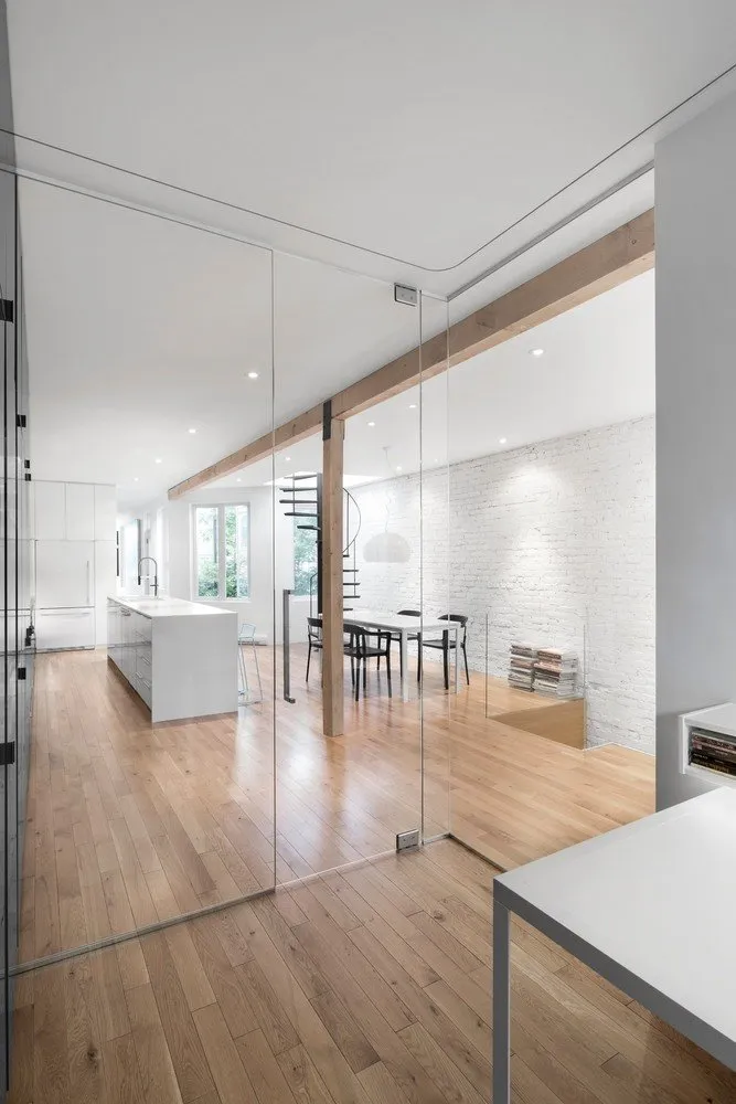 来自作品集蒙特利尔现代公寓 – 我们网站上的室内设计照片