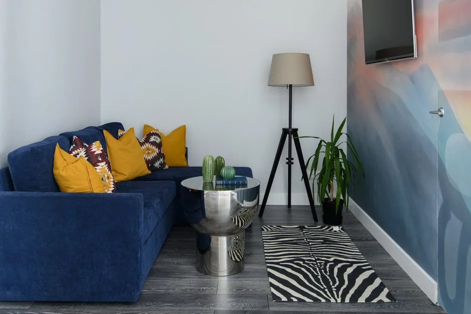 照片：极简主义风格客厅，公寓，改造，莫斯科，混凝土楼，40-60平方米，安娜·莫贾罗 – 网站上的照片