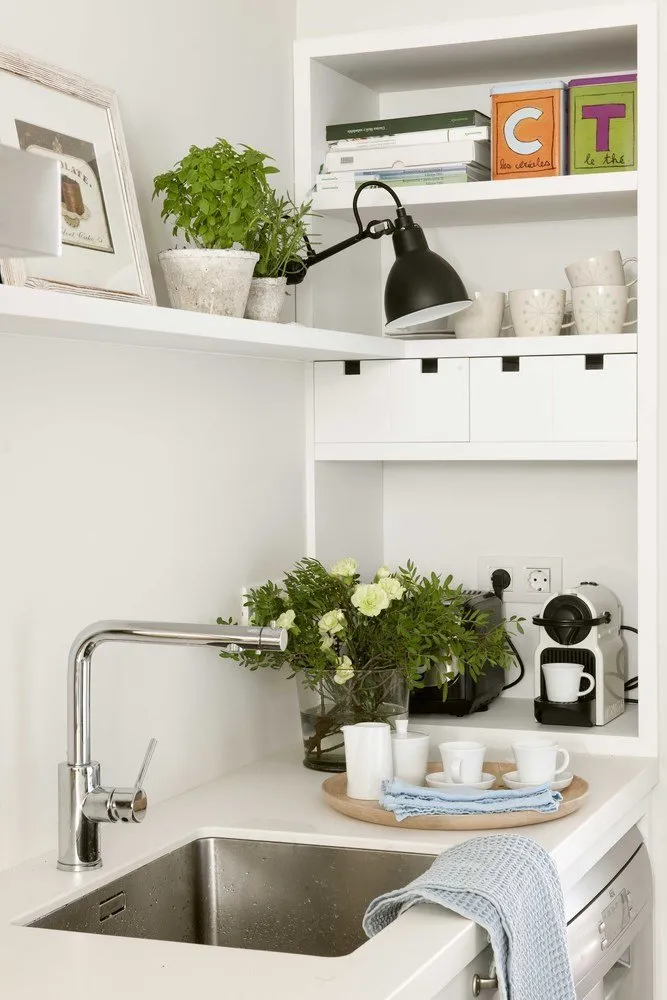 Photo: Kitchen and dining room in Scandinavian style, Interior decoration, Apartment, Spain, Barcelona, Green, Blue, 3 rooms, 60-90 sqm, Summer interior, Marta Prats – photo on our website