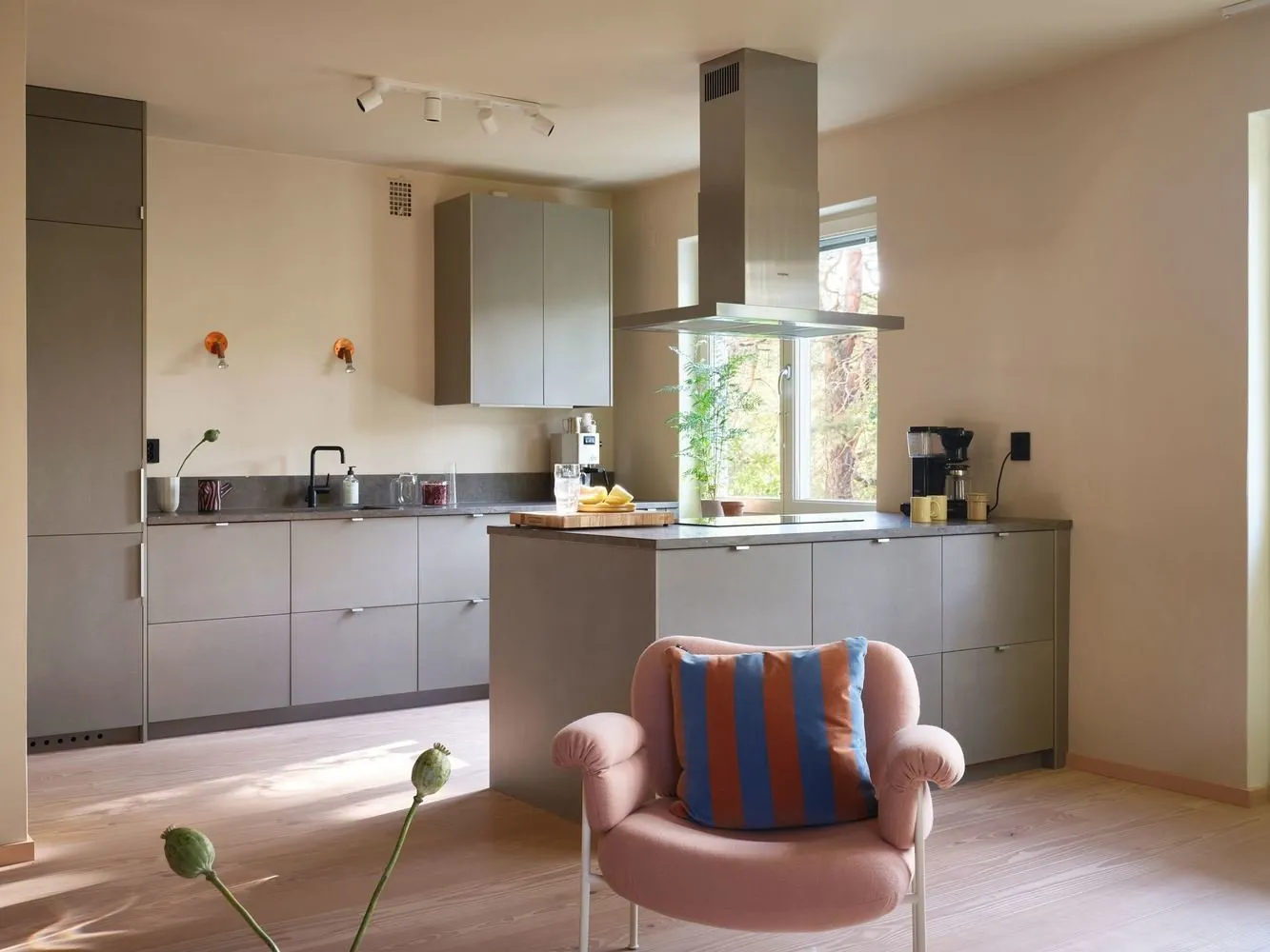 Photo: Scandinavian kitchen and dining room, Interior decoration, Sweden, Stockholm – photo on our website