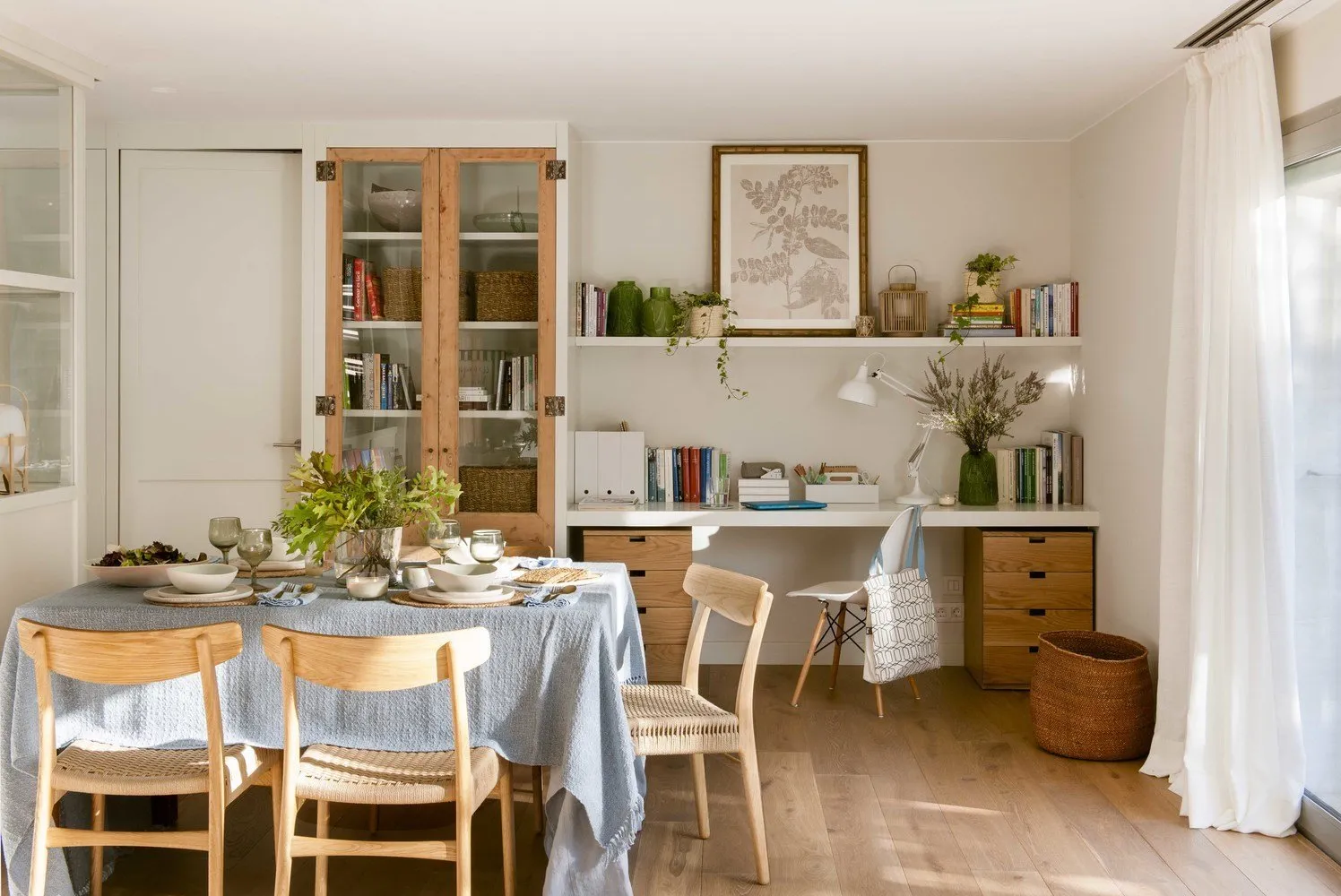 Photo: Kitchen and dining room in Scandinavian style, Interior decoration, Apartment, Spain, Barcelona, Green, Blue, 3 rooms, 60-90 sqm, Summer interior, Marta Prats – photo on our website
