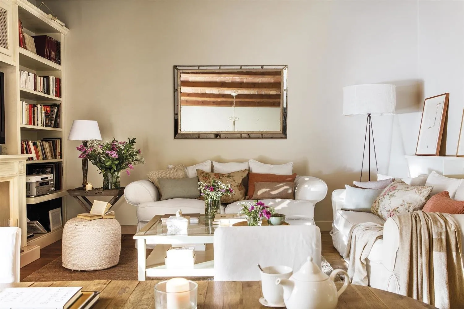 Photo : Salon en style Provence et Coté, Décoration intérieure, Appartement, Espagne, Barcelone – photo sur notre site