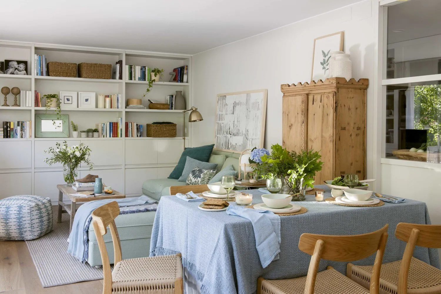 Photo: Kitchen and dining room in Scandinavian style, Interior decoration, Apartment, Spain, Barcelona, Green, Blue, 3 rooms, 60-90 sqm, Summer interior, Marta Prats – photo on our website