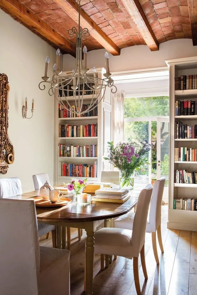 Photo : Cuisine et salle à manger en style Provence et Coté, Décoration intérieure, Appartement, Espagne, Barcelone – photo sur notre site