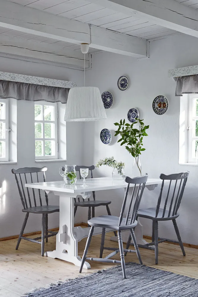 照片:普罗旺斯与乡村风格厨房和餐厅,北欧风格,室内装饰,房屋,白色,木屋,米色,蓝色,波兰,家居与木屋——我们网站上的照片