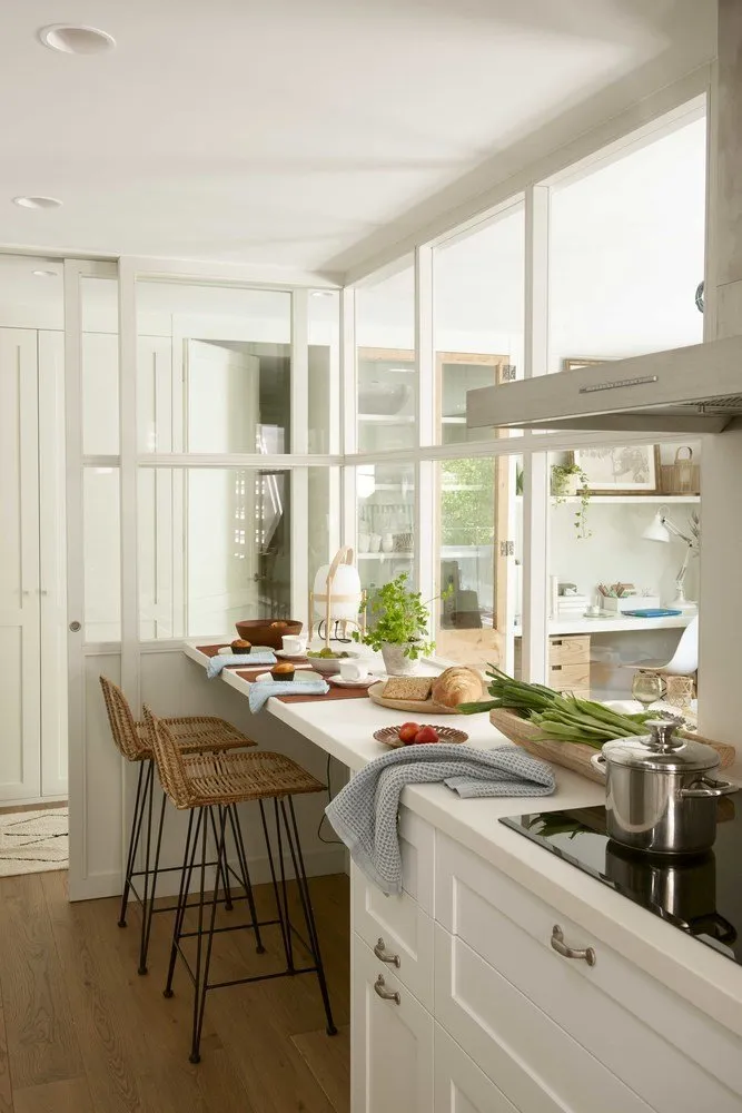 Photo: Kitchen and dining room in Scandinavian style, Interior decoration, Apartment, Spain, Barcelona, Green, Blue, 3 rooms, 60-90 sqm, Summer interior, Marta Prats – photo on our website