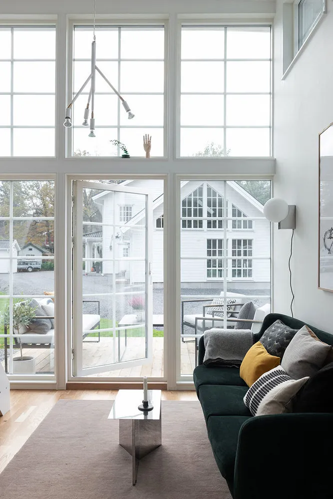 Фотографія: Гостьова кімната в стилі Скандинавія, Будинок, Швеція, Білий, Мінімалізм, Стокгольм, Сірий, Будинок і дача, до 40 метрів – фото на нашому сайті