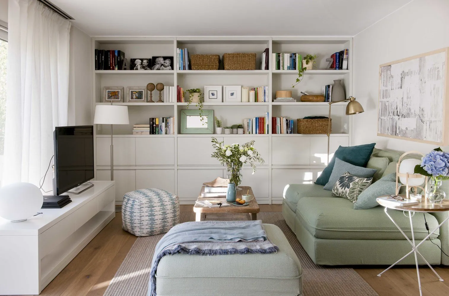 Photo: Scandinavian-style living room, Interior decoration, Apartment, Spain, Barcelona, Green, Blue, 3 rooms, 60-90 sqm, Summer interior, Marta Prats – photo on our website