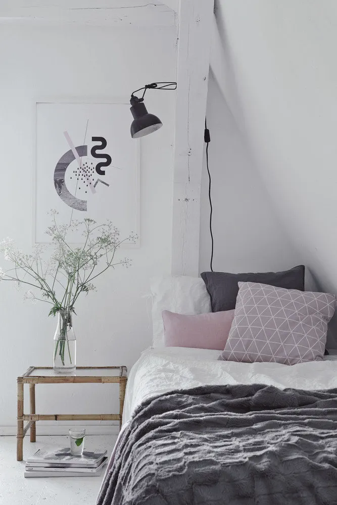 Фотография: Спальня в стиле Прованс и Кантри, Скандинавский, Декор интерьера, Дом, Белый, Дача, Бежевый, Синий, Польша, Дом и дача – фото на нашем сайте