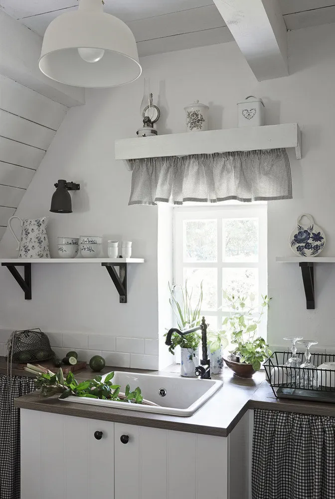 照片:普罗旺斯与乡村风格厨房和餐厅,北欧风格,室内装饰,房屋,白色,木屋,米色,蓝色,波兰,家居与木屋——我们网站上的照片