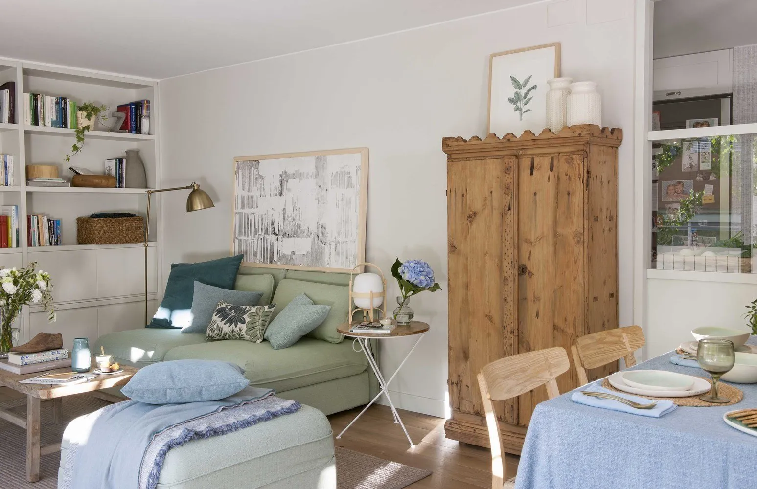 Photo: Scandinavian-style living room, Interior decoration, Apartment, Spain, Barcelona, Green, Blue, 3 rooms, 60-90 sqm, Summer interior, Marta Prats – photo on our website