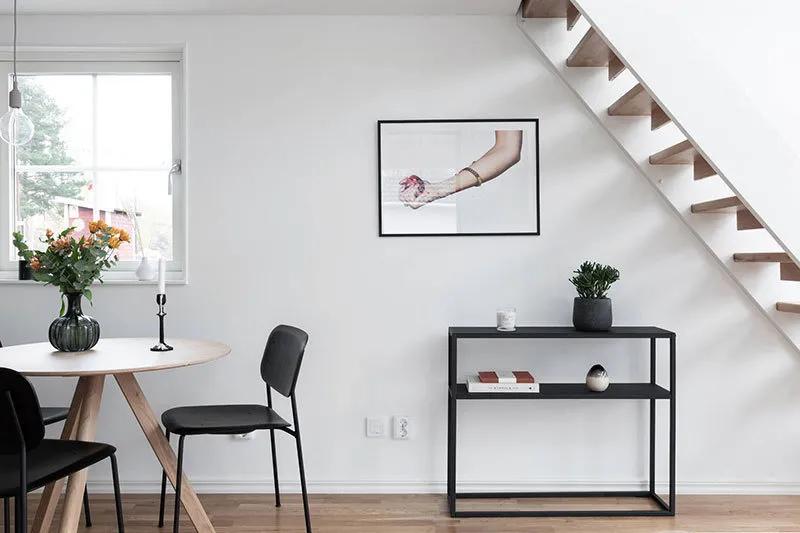 Фотографія: Кухня і столова в стилі Скандинавія, Будинок, Швеція, Білий, Мінімалізм, Стокгольм, Сірий, Будинок і дача, до 40 метрів – фото на нашому сайті