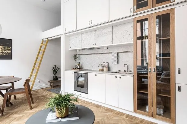 Фотография: Кухня и столовая в стиле Скандинавский, Декор интерьера, Малогабаритная квартира, Квартира, Швеция, до 40 метров – фото на нашем сайте