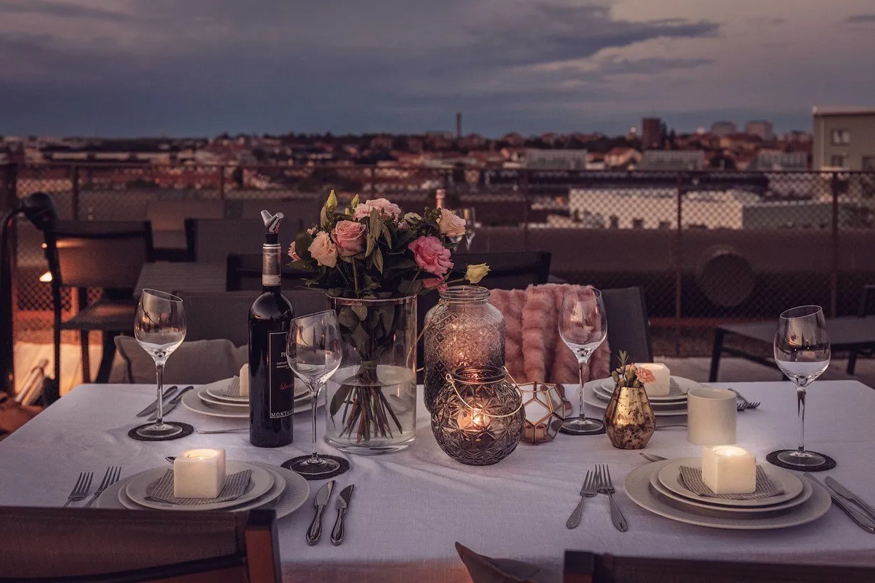 照片：时尚风格，室内装饰，紧凑型公寓，两居室公寓 – 我们网站上的照片