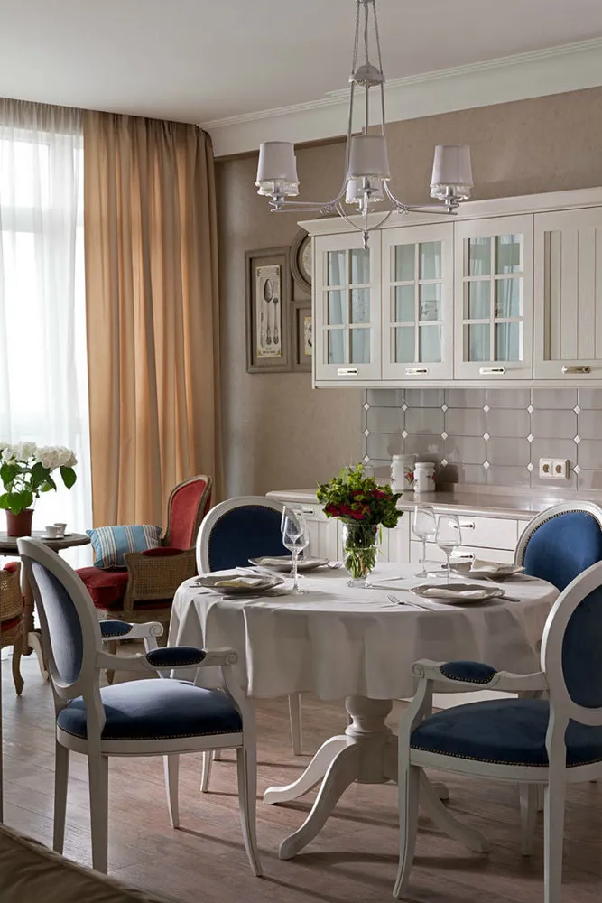 设计：阿莱莎·萨霍诺和安娜·穆拉夫斯卡娅