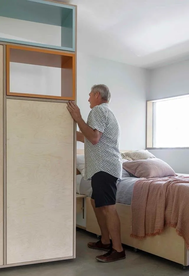 照片:风格,室内装饰,白色,极简主义,灰色,面积小于40平方米 – 网站上的照片