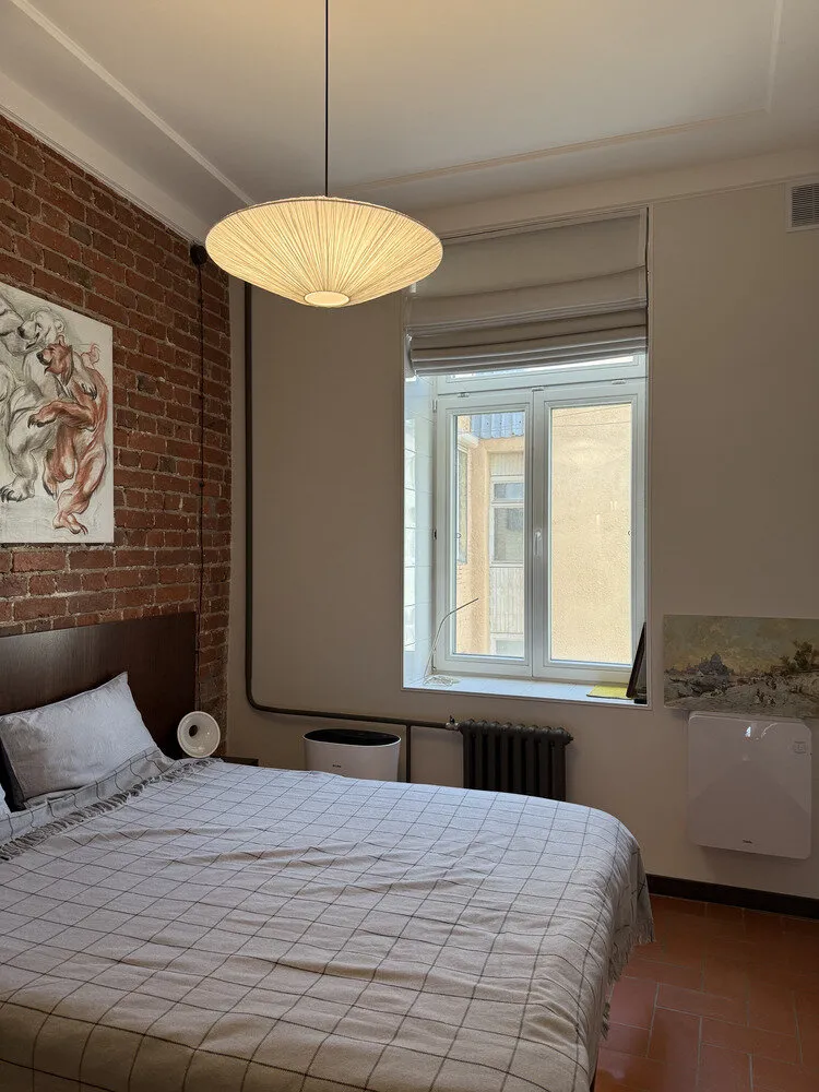 Photo : Style moderne avec des éléments classiques et loft – photo sur notre site