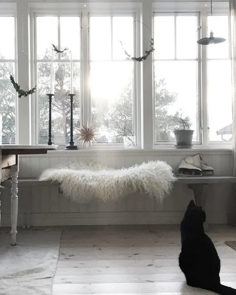 Фотография: в стиле , Декор интерьера, Дом, Швеция, Белый, Дача, Новый Год, Зеленый, Дом и дача, новогодний декор, новогодний декор интерьера, как украсить интерьер к новому году – фото на нашем сайте