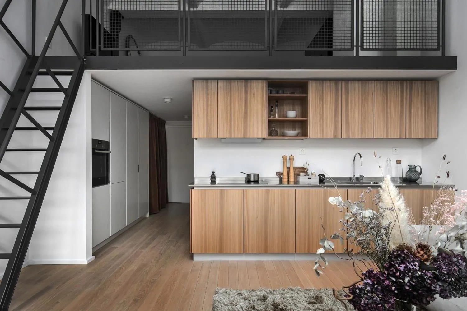 照片：北欧风格厨房与餐厅，极简主义，现代，室内装饰，公寓，白色，黑色，米色，2间房，不超过40平方米 – 我们网站上的照片