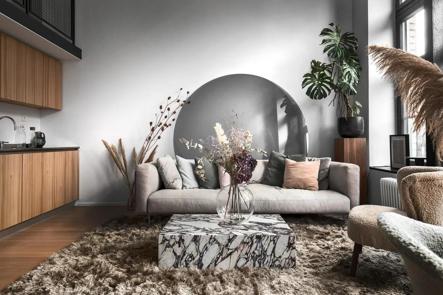 照片：北欧风格客厅，现代，室内装饰，公寓，白色，黑色，米色，2间房，不超过40平方米 – 我们网站上的照片