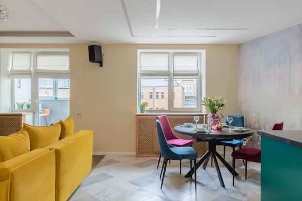 Foto: Cocina y comedor en estilo Moderno, Apartamento, Proyecto de la Semana, San Petersburgo, Edificio de Hormigón, 4 habitaciones o más, Más de 90 metros cuadrados, Alexandra Sakmarova – foto en nuestro sitio web