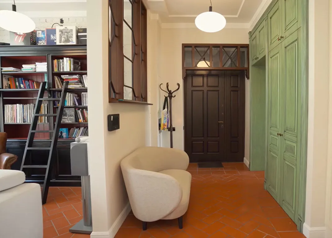 Photo : Style moderne avec des éléments classiques et loft – photo sur notre site