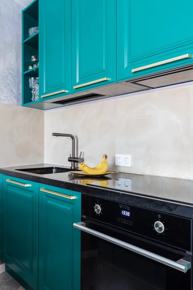 Foto: Cocina y comedor en estilo Moderno, Apartamento, Proyecto de la Semana, San Petersburgo, Edificio de Hormigón, 4 habitaciones o más, Más de 90 metros cuadrados, Alexandra Sakmarova – foto en nuestro sitio web