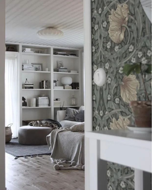 Фотография: Гостиная в стиле Скандинавский, Декор интерьера, Дом, Швеция, Белый, Дача, Новый Год, Зеленый, Дом и дача, новогодний декор, новогодний декор интерьера, как украсить интерьер к новому году – фото на нашем сайте