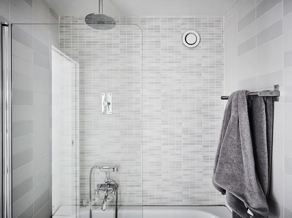 照片:斯堪的纳维亚风格浴室,公寓,装修技巧 – 我们网站上的照片