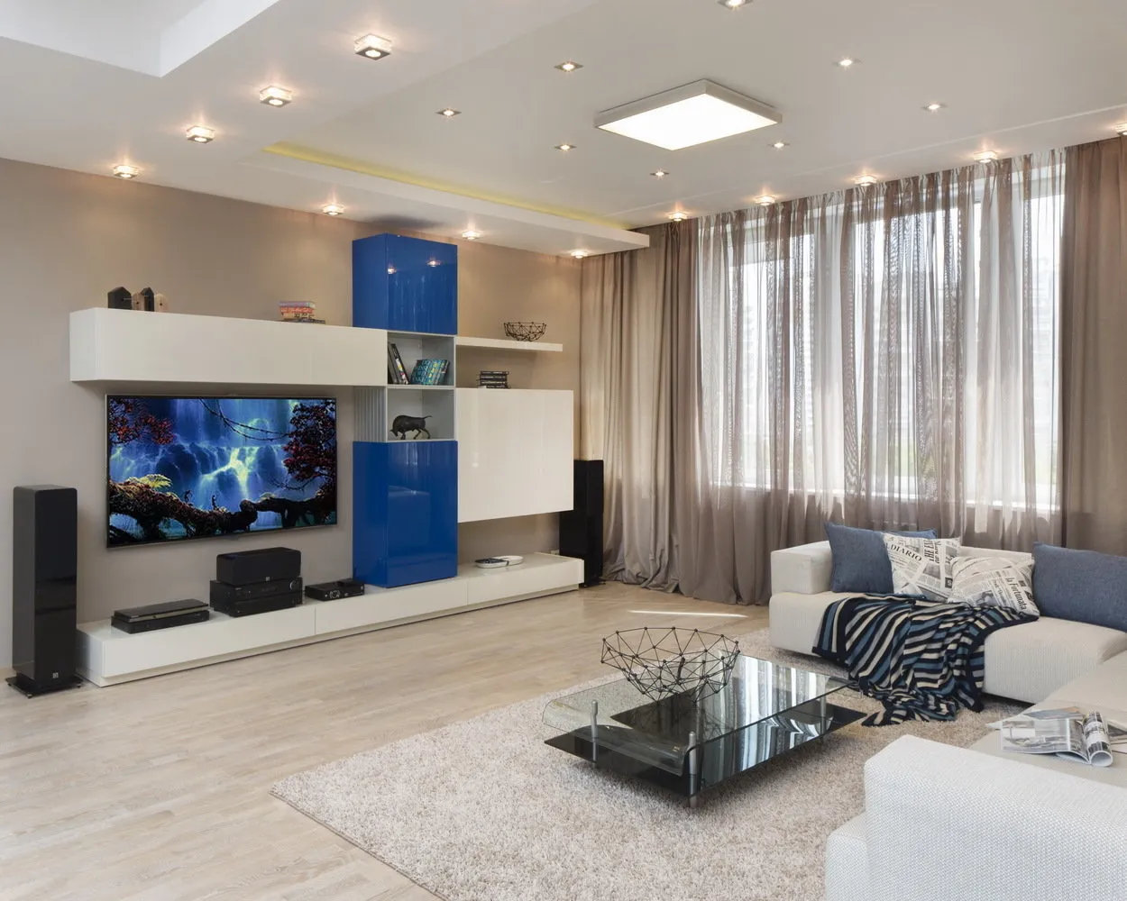 照片：现代高科技风格客厅 – 我们网站上的照片