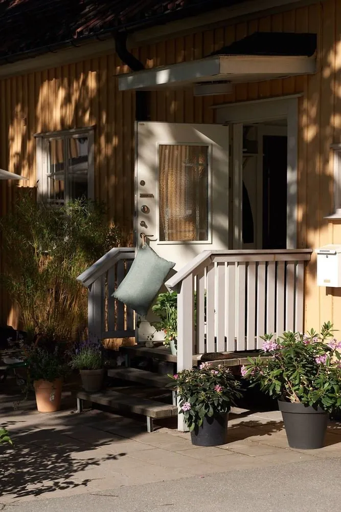 Photo: style, Scandinavian, Modern, House, White, Minimalism, Garden, Black, Grey, House and Garden, Over 90 meters – photo on our website