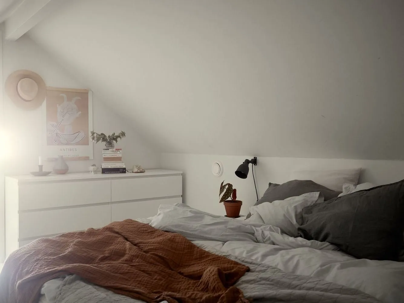 Photo: style, Scandinavian, Modern, House, White, Minimalism, Garden, Black, Grey, House and Garden, Over 90 meters – photo on our website