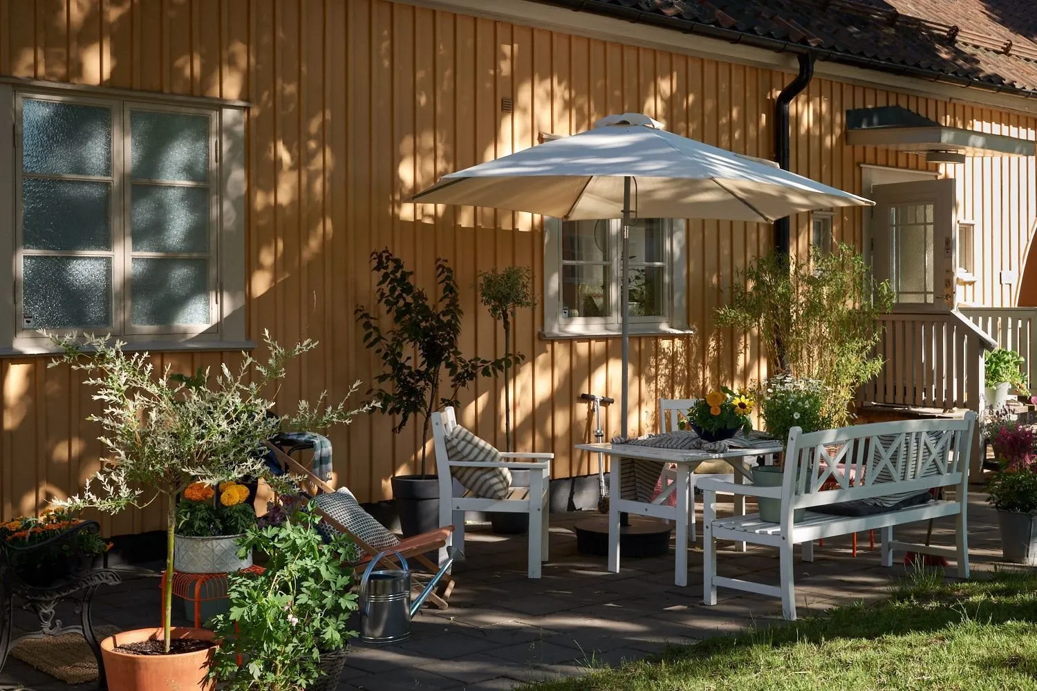 Photo: style, Scandinavian, Modern, House, White, Minimalism, Garden, Black, Grey, House and Garden, Over 90 meters – photo on our website