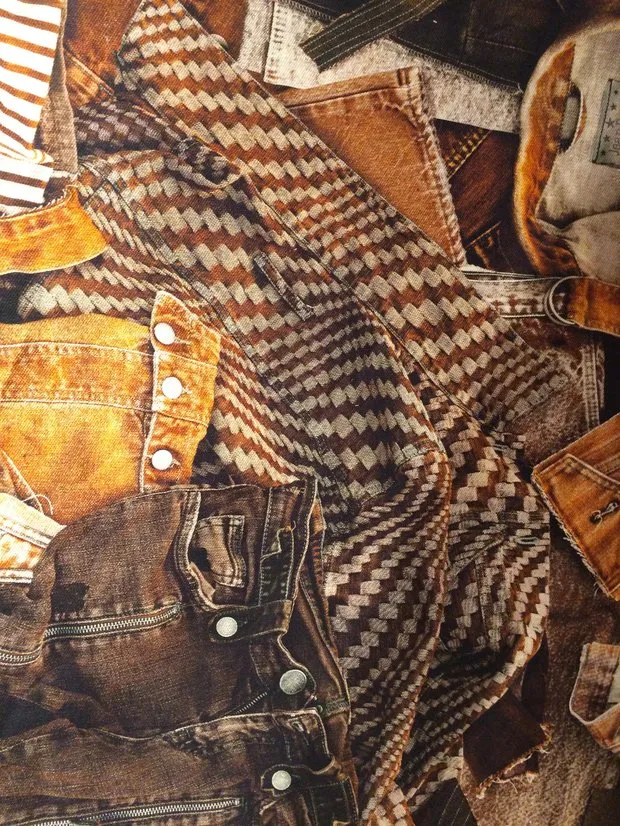 Jean-Paul Gaultier 在 Deco Off 展出的带有牛仔布印花的奢华绒面