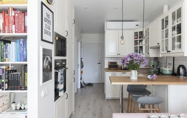 照片：北欧风格厨房和餐厅，指南，玛格丽塔·拉斯卡佐娃、维多莉亚·弗拉斯娃、韦拉·萨韦列娃、斯维特兰娜·梅尔尼科娃、伊万·梅尔尼科夫、叶卡捷琳娜·马尔科维茨 – 我们网站上的照片