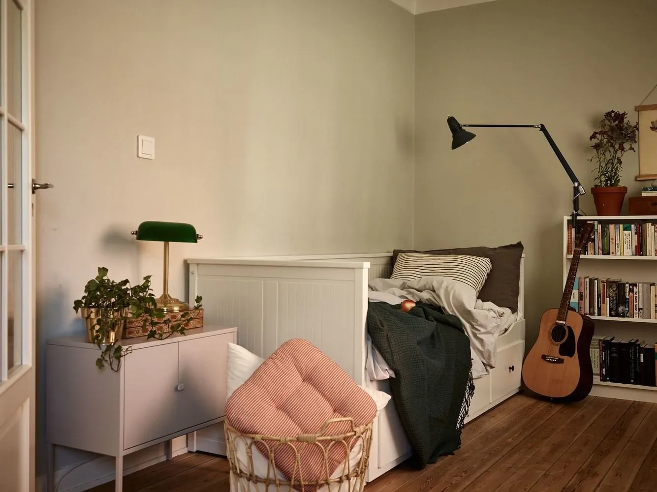 Photo: style, Scandinavian, Modern, House, White, Minimalism, Garden, Black, Grey, House and Garden, Over 90 meters – photo on our website