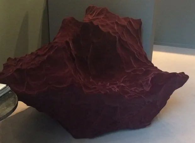 Тоже зеленая тема – кресло похоже на выдолбленный пень