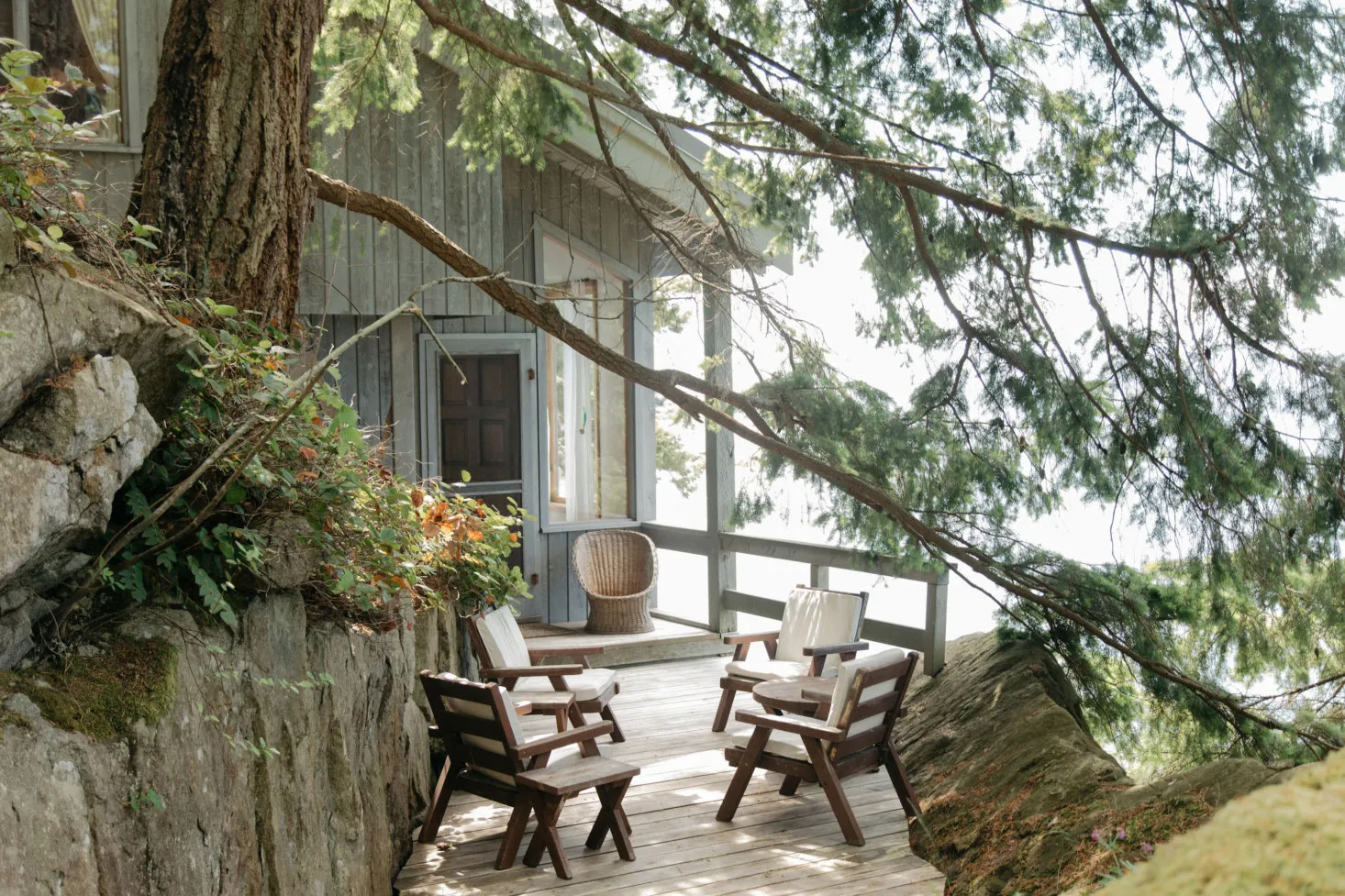 照片:生态、普罗旺斯与乡村风格露台,白色、米色、房屋与小屋 – 网站上的照片