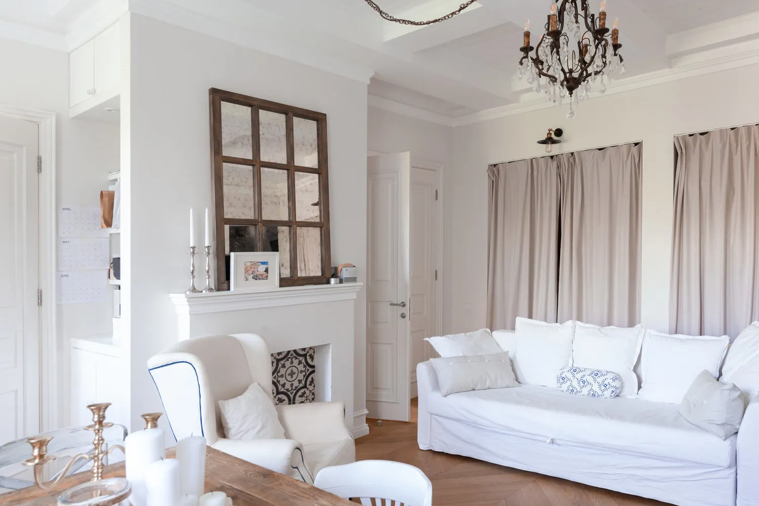 Photo: Living Room in Provence and Countryside Style, Tips on How to Make Interior Cozier, Cozy Home, How to Create a Cozy Atmosphere, Olesya Shlyakhtina, Lyudmila Danilovich, Anastasia Vishnevskaya, Alisa Svyistunova, Ekaterina Burdina, AMD Design – photo on our website