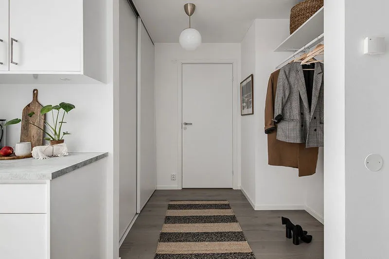 Photo: Scandinavian Entryway, Interior Decoration, Apartment, White, Minimalism, Beige, Up to 40 Square Meters – Photo on Our Website