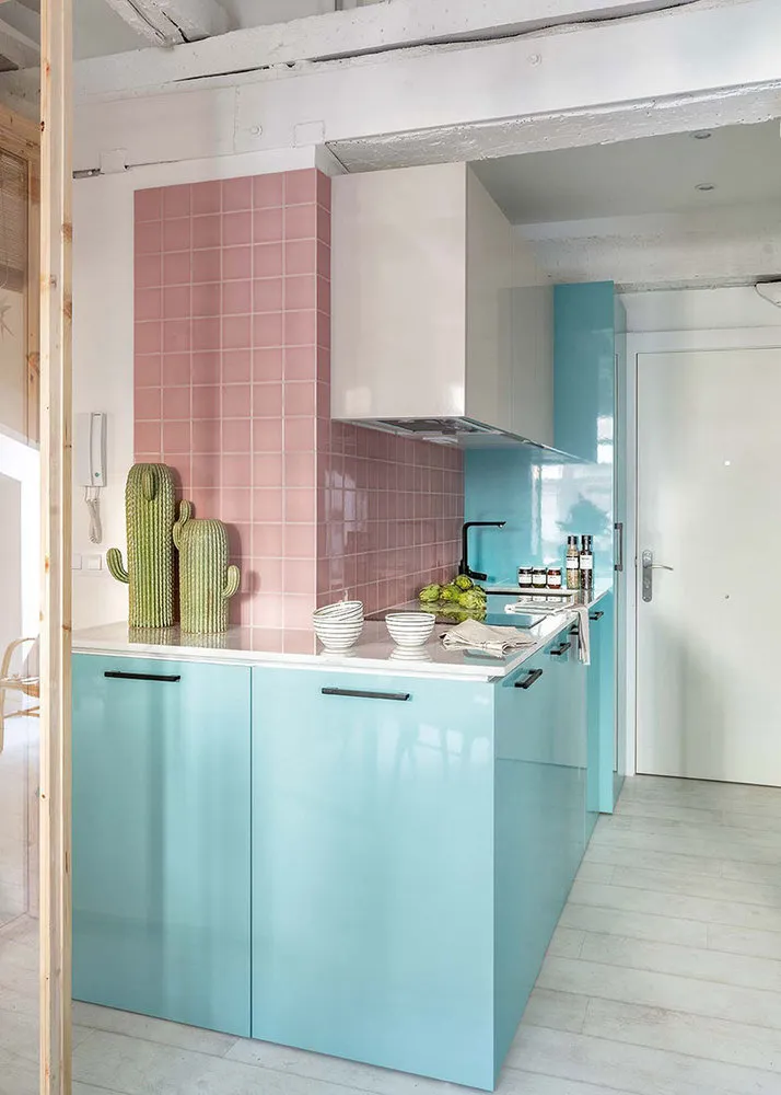 照片：北欧风格厨房与餐厅，室内装饰，公寓，工作室，西班牙，面积小于40平方米 – 网站上的照片