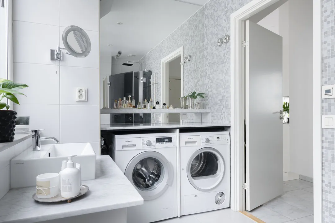 照片：极简风格浴室，北欧，现代，室内装饰，公寓，白色，绿色，米色，40-60平方米 – 我们网站上的照片