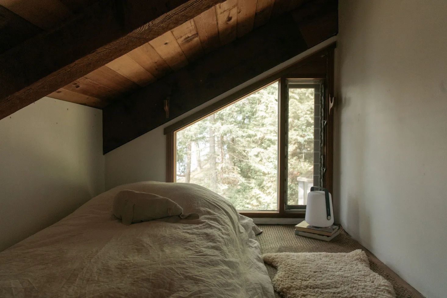 照片:极简风格卧室,普罗旺斯与乡村风格,白色、米色、生态、房屋与小屋 – 网站上的照片